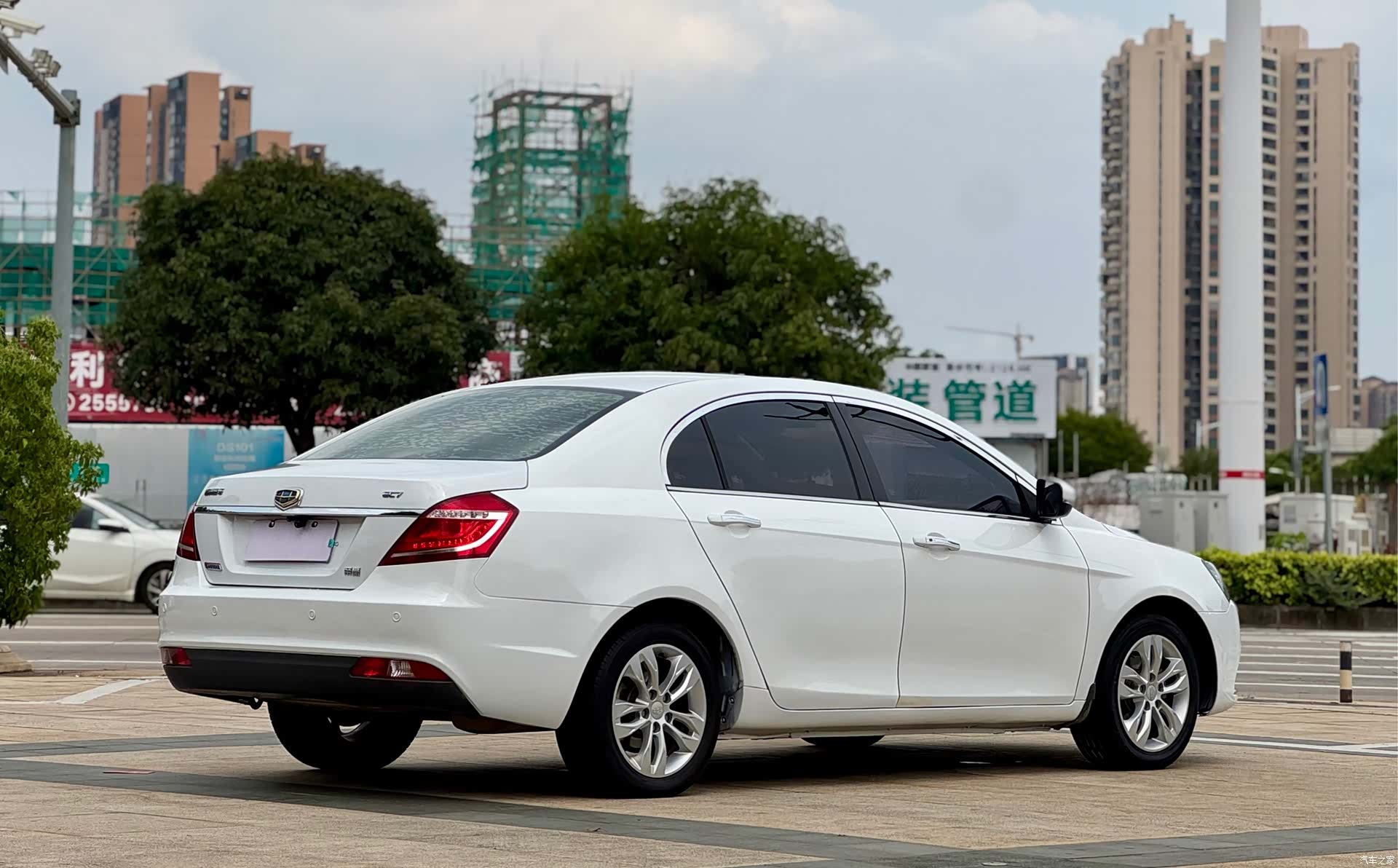 Geely Emgrand, 2015 12