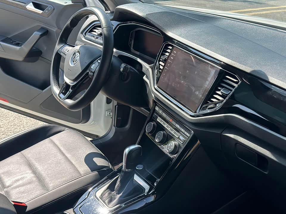 Volkswagen T-ROC exploring Songs