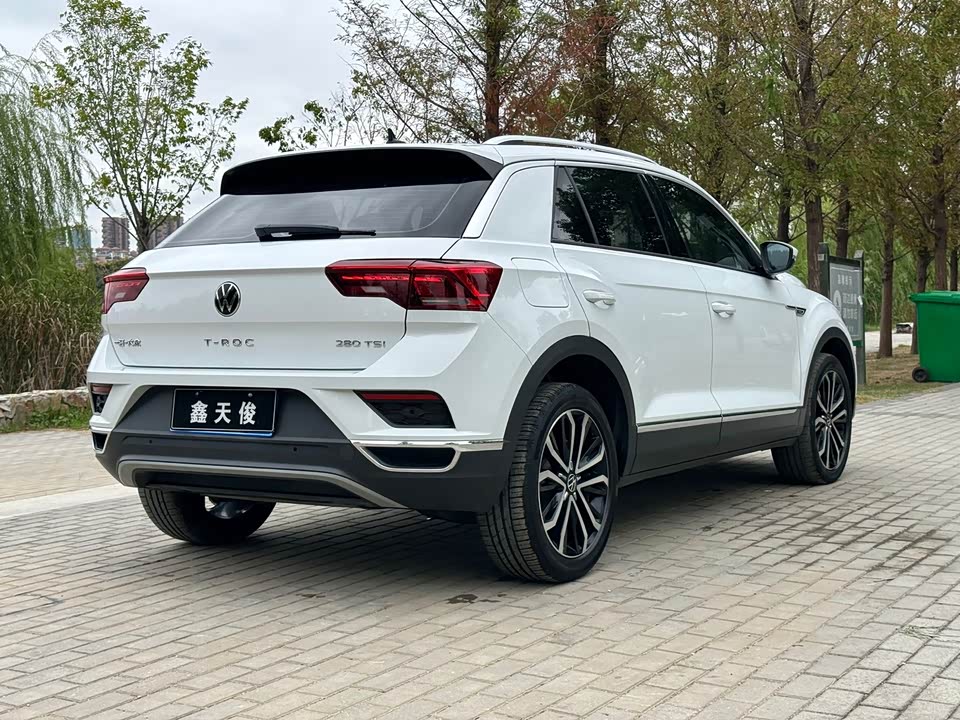 Volkswagen T-ROC exploring Songs