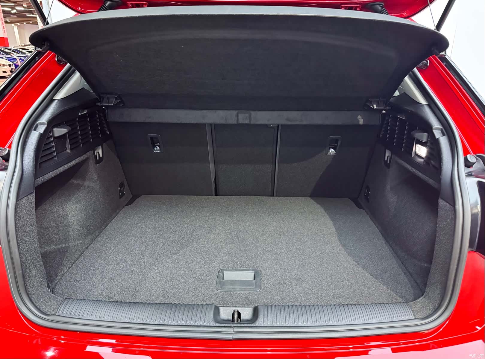 Audi Q2L, 2019 22