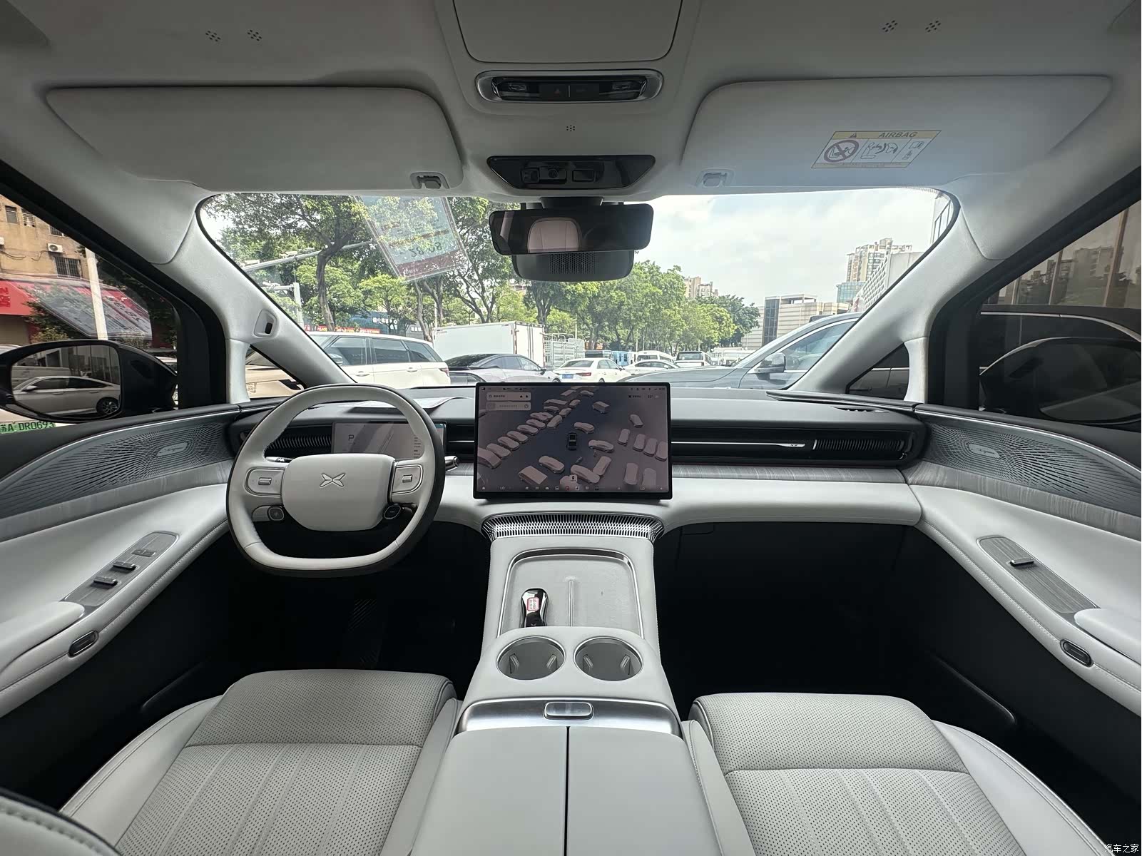Xpeng X9, 2025 18
