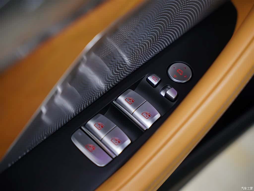 BMW M8, 2021 32