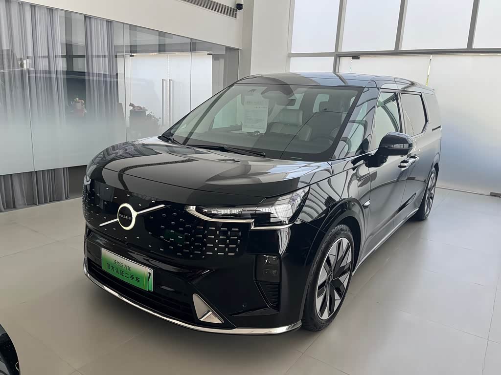 Volvo EM90