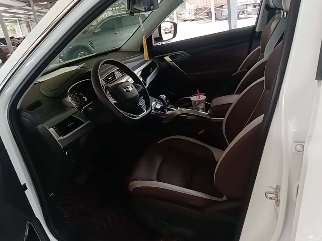 Geely Boyue, 2023 15