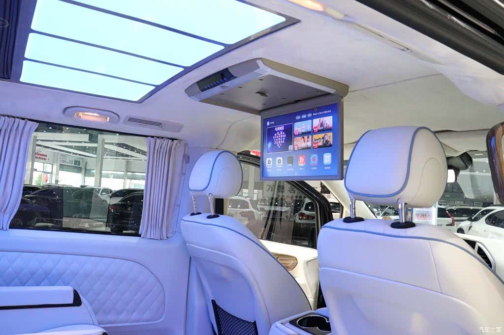 Mercedes-Benz 7, 2021 25
