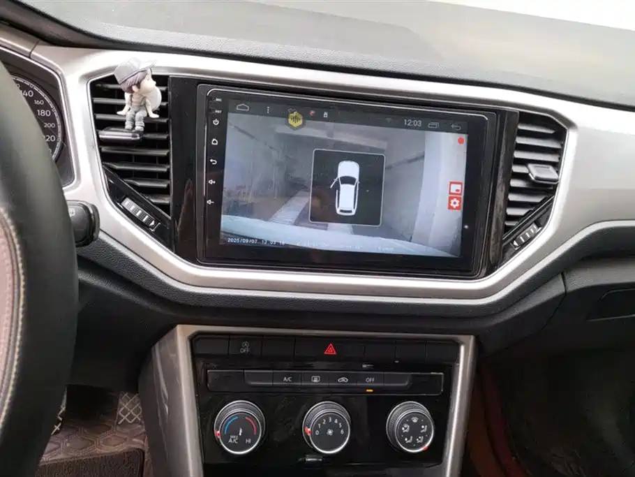 Volkswagen T-ROC exploring Songs