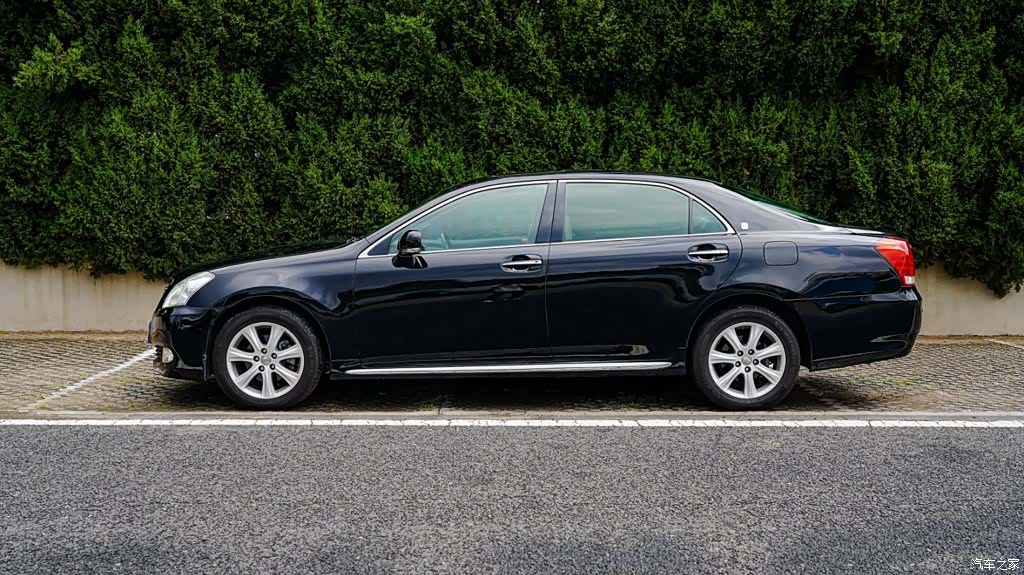 Toyota Crown, 2010 7