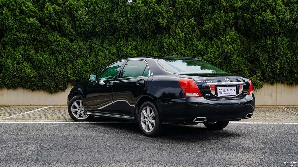 Toyota Crown, 2010 4