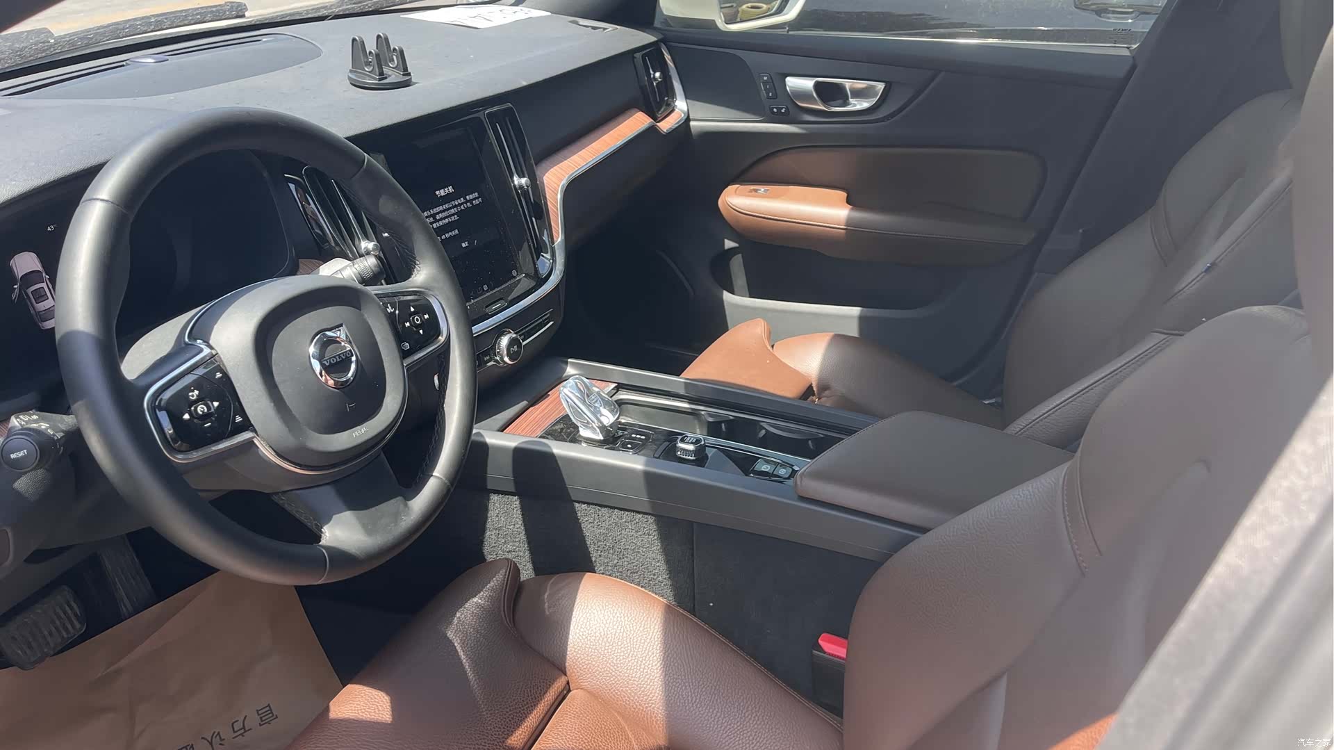 Volvo S60, 2024 все фото