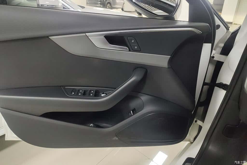 Audi A4L, 2018 7
