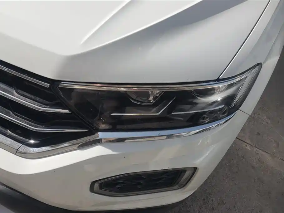 Volkswagen T-ROC exploring Songs