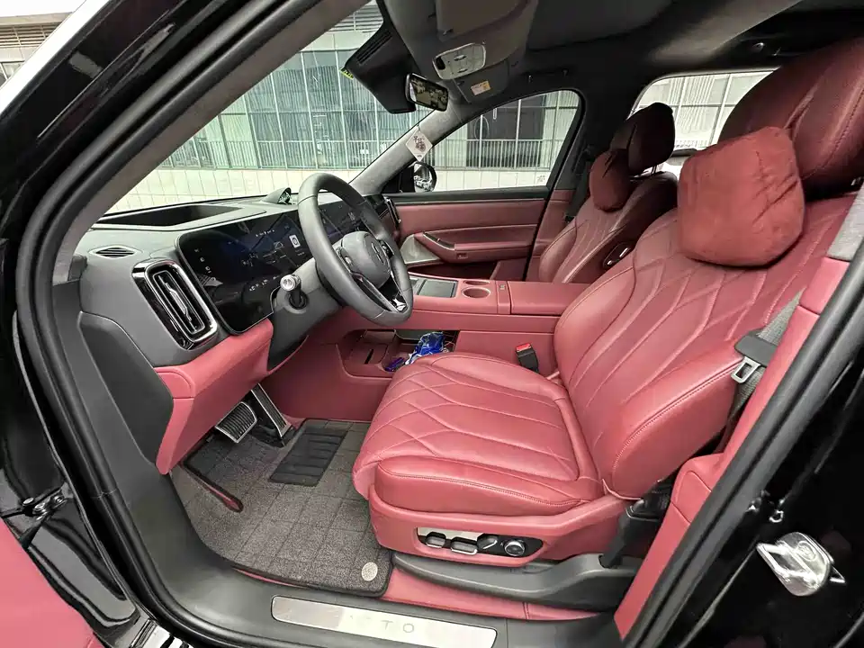 AITO Ask the world M8