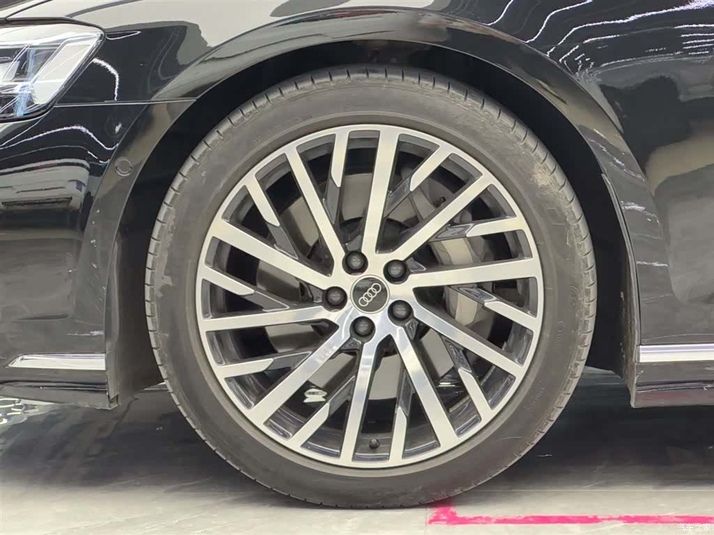 Audi A8L, 2024 4
