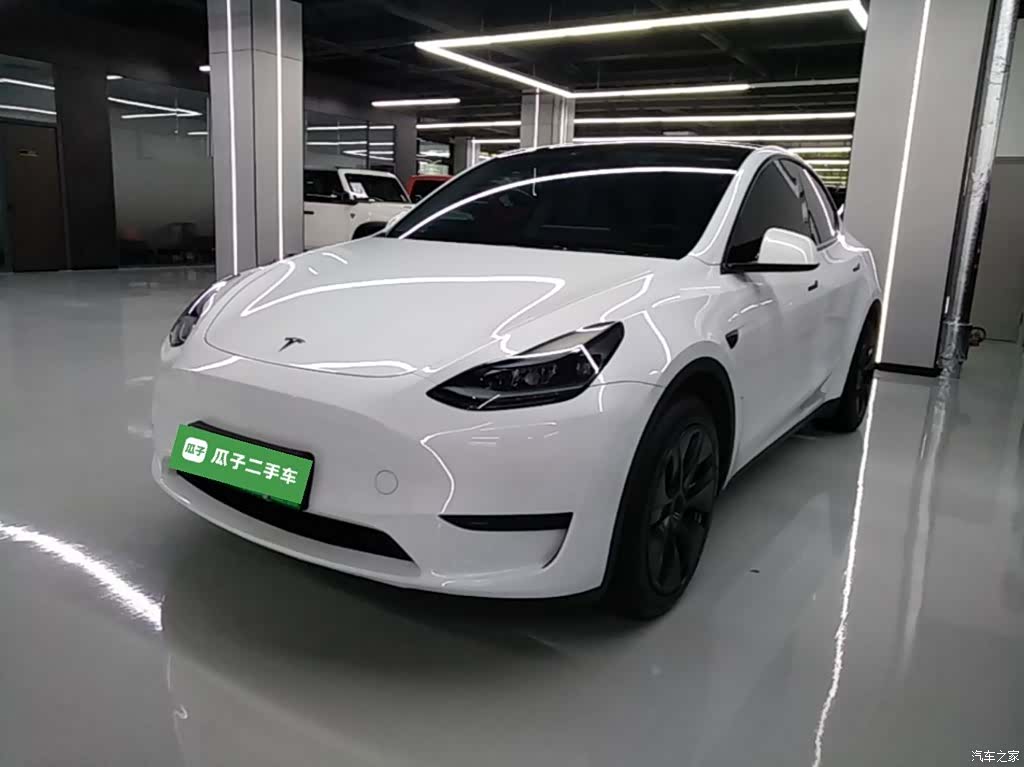 Tesla Model Y, 2024 1