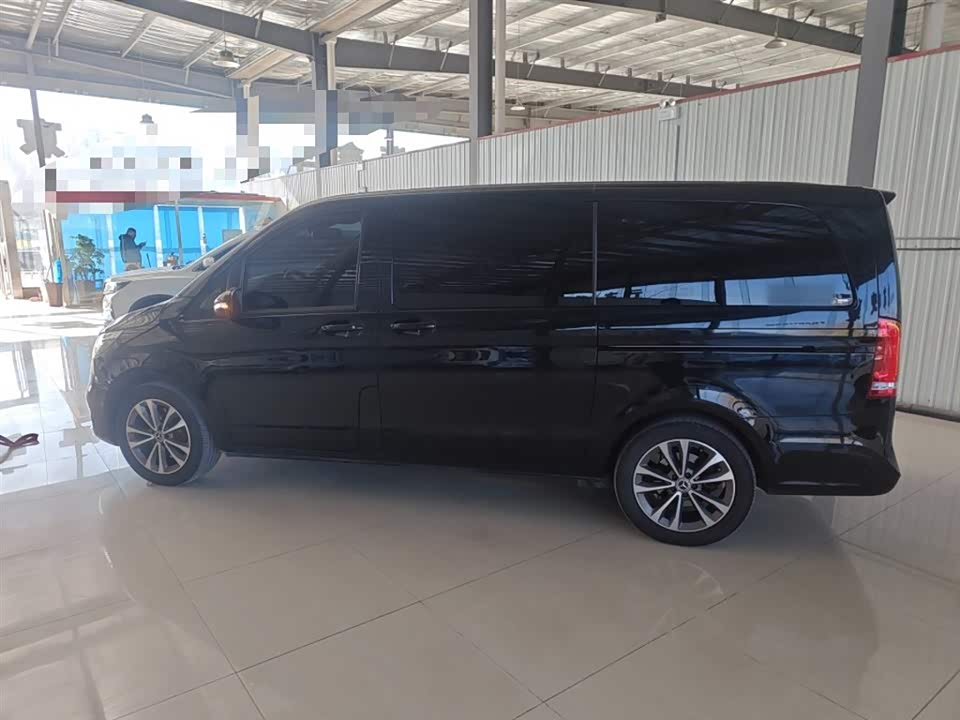 Mercedes-Benz V-class