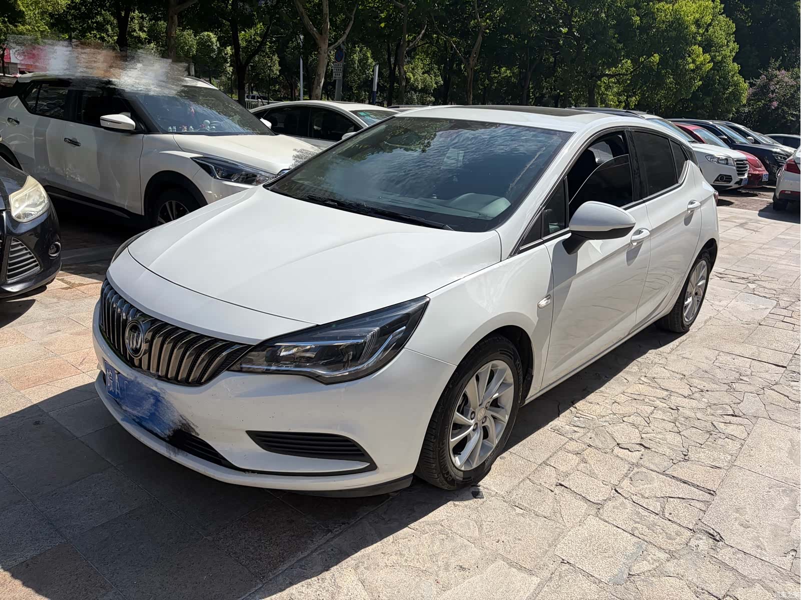 Buick Verano, 2017 1