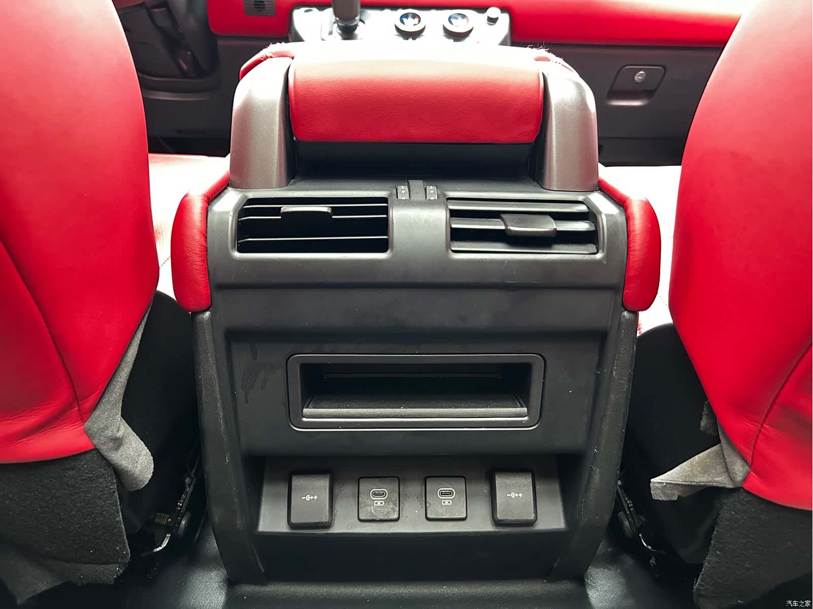 Land Rover Defender, 2022 16