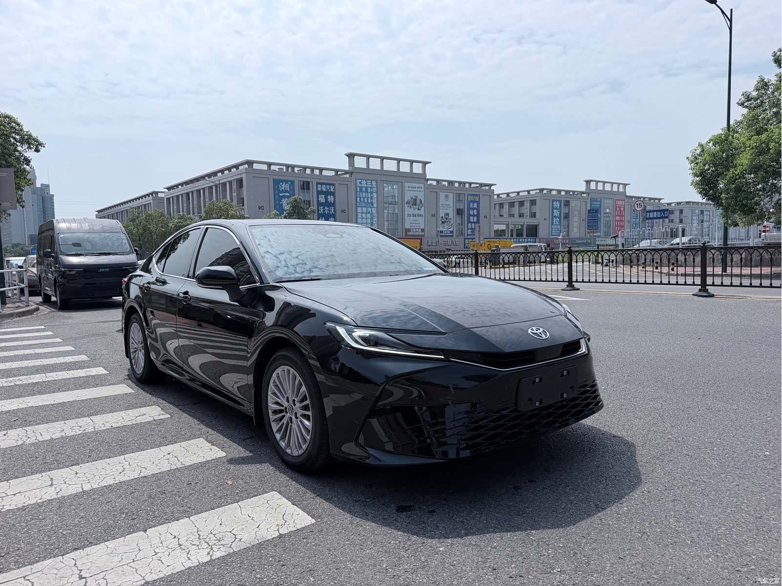 Toyota Camry, 2026 3
