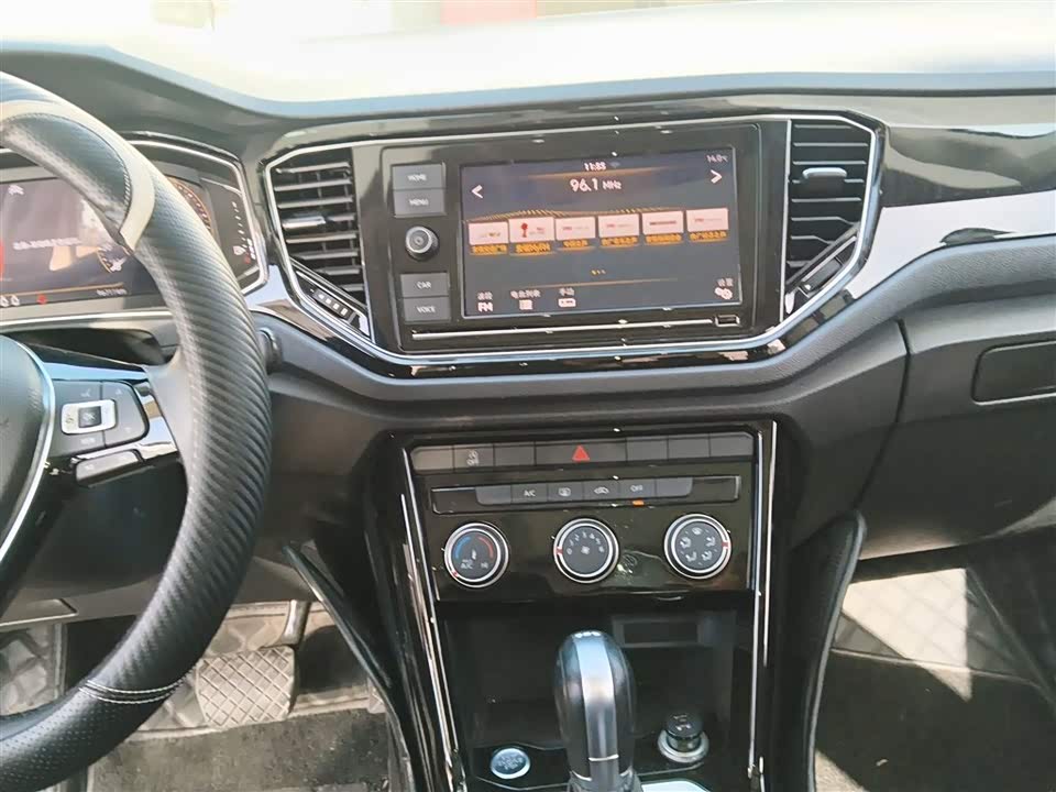 Volkswagen T-ROC exploring Songs