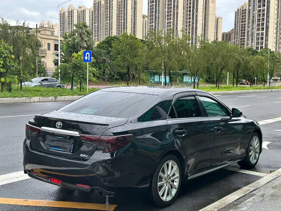 Toyota Reiz