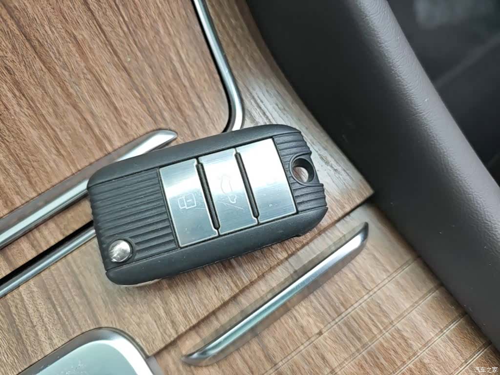 Roewe RX8, 2018 17