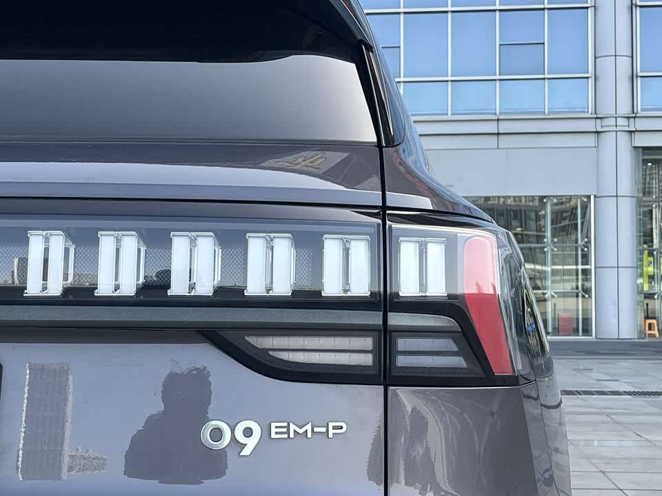 Lynk & Co 09 EM-P