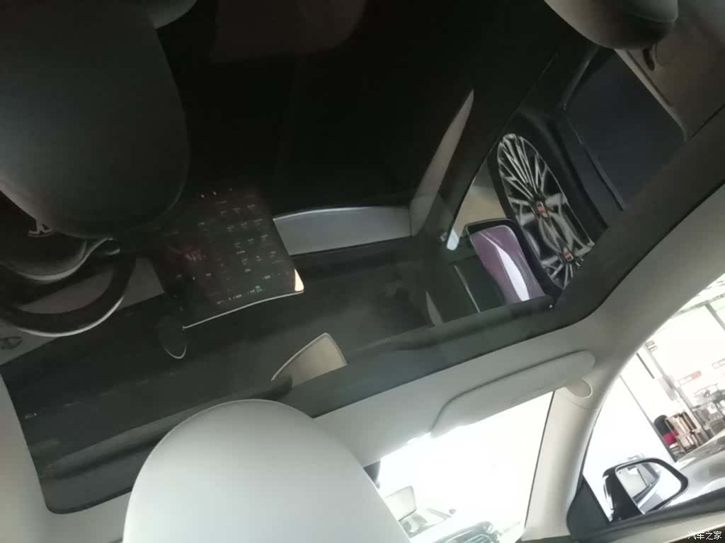 Model Y, 2023 18