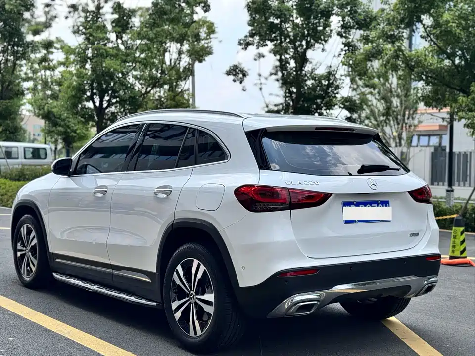 Mercedes-Benz GLA Mercedes-Benz GLA