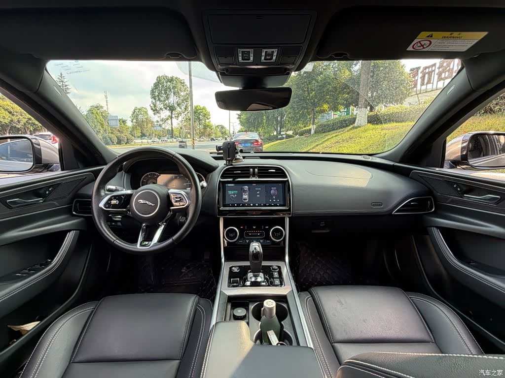Land Rover XEL, 2020 11