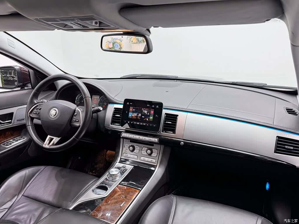 Jaguar XF, 2013 13