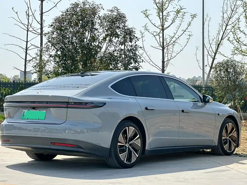 NIO ET7