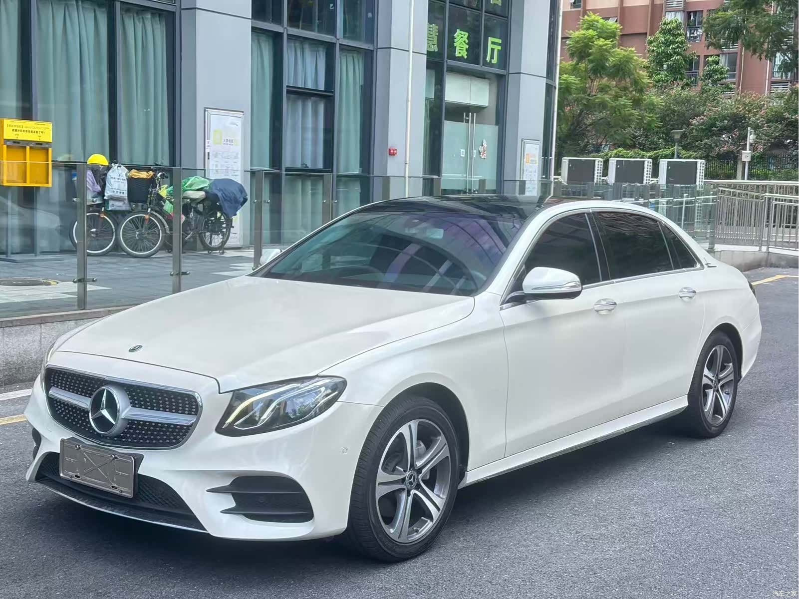 Mercedes-Benz E-Class, 2020 1