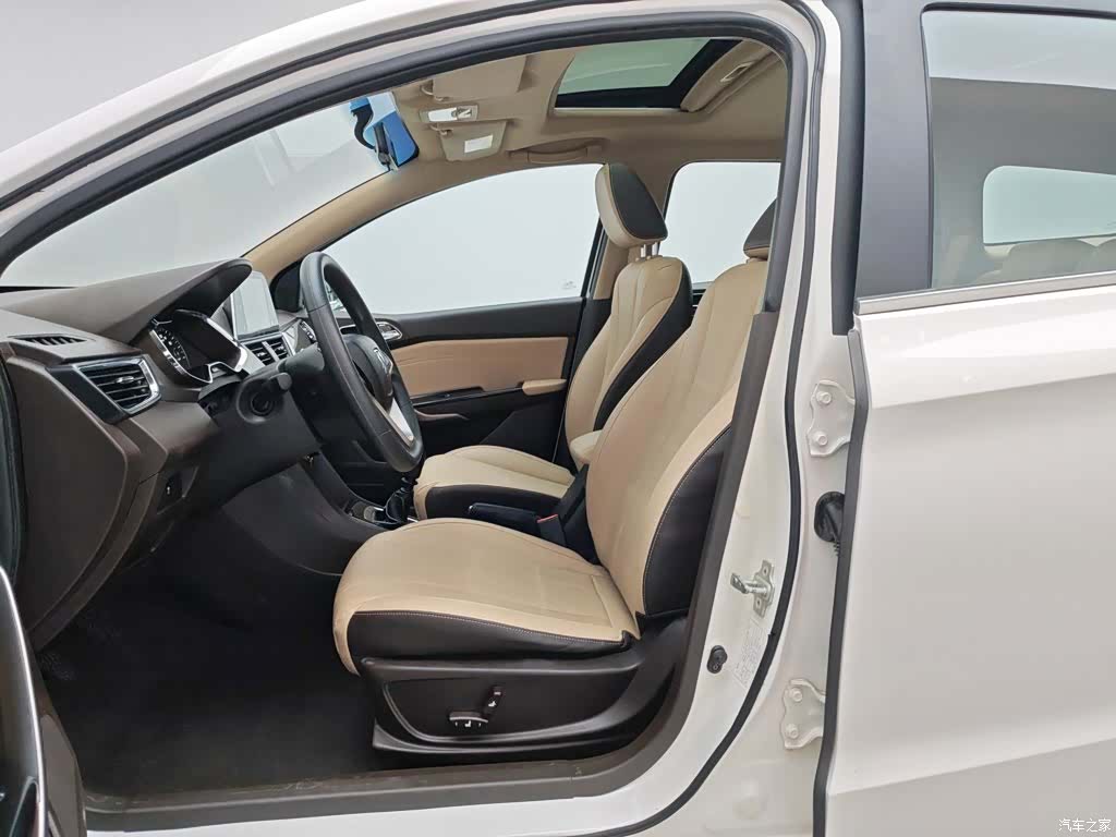 Wuling 310W, 2019 10
