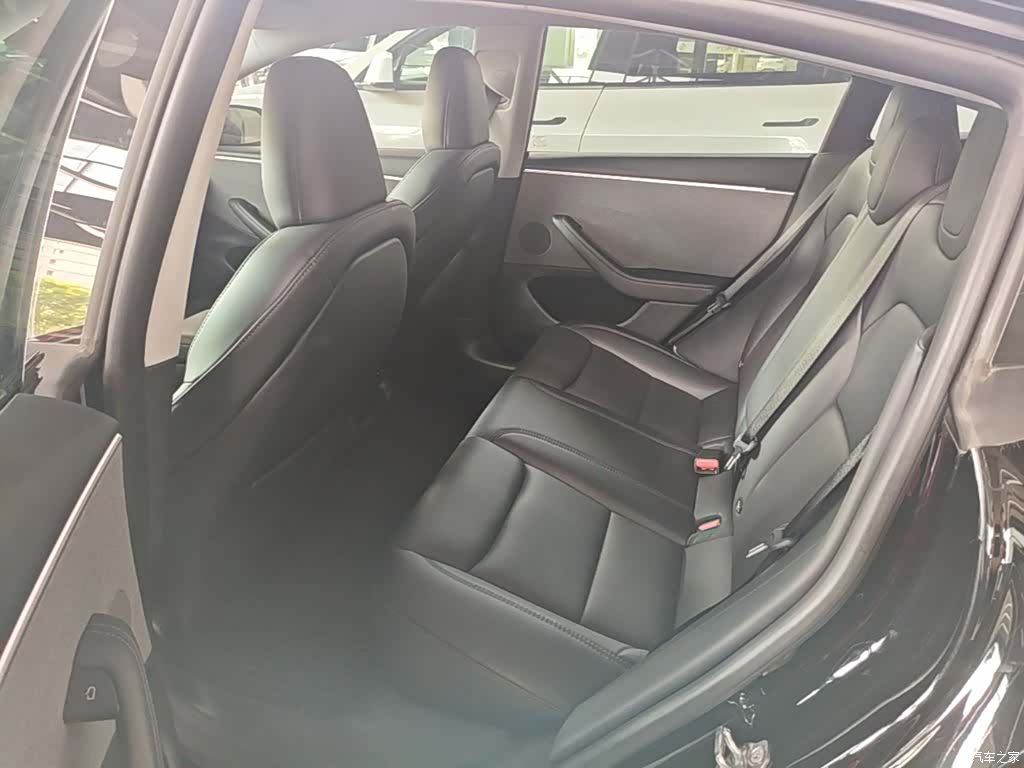Tesla Model 3, 2024 17