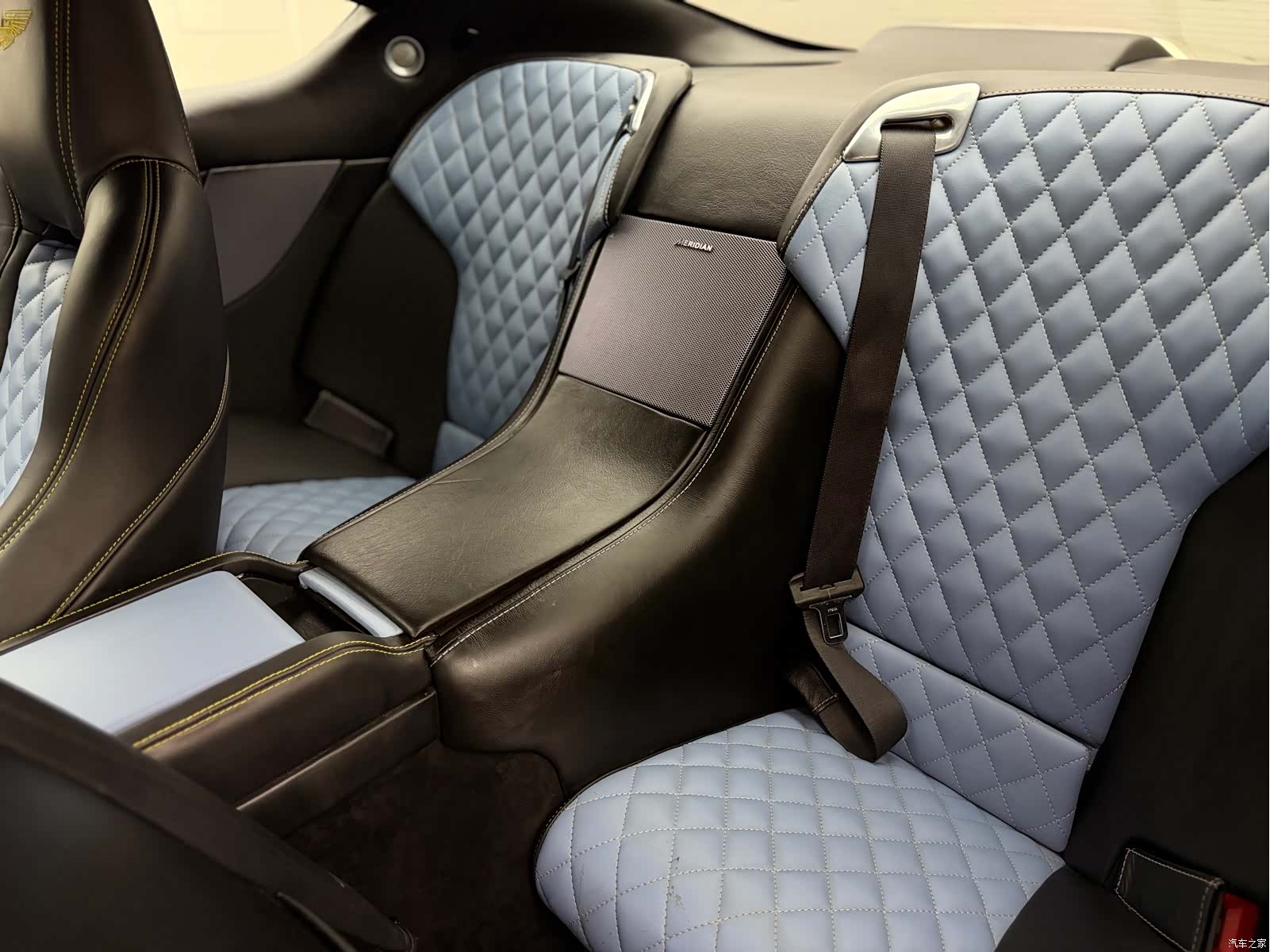 Aston Martin DB9, 2011 20