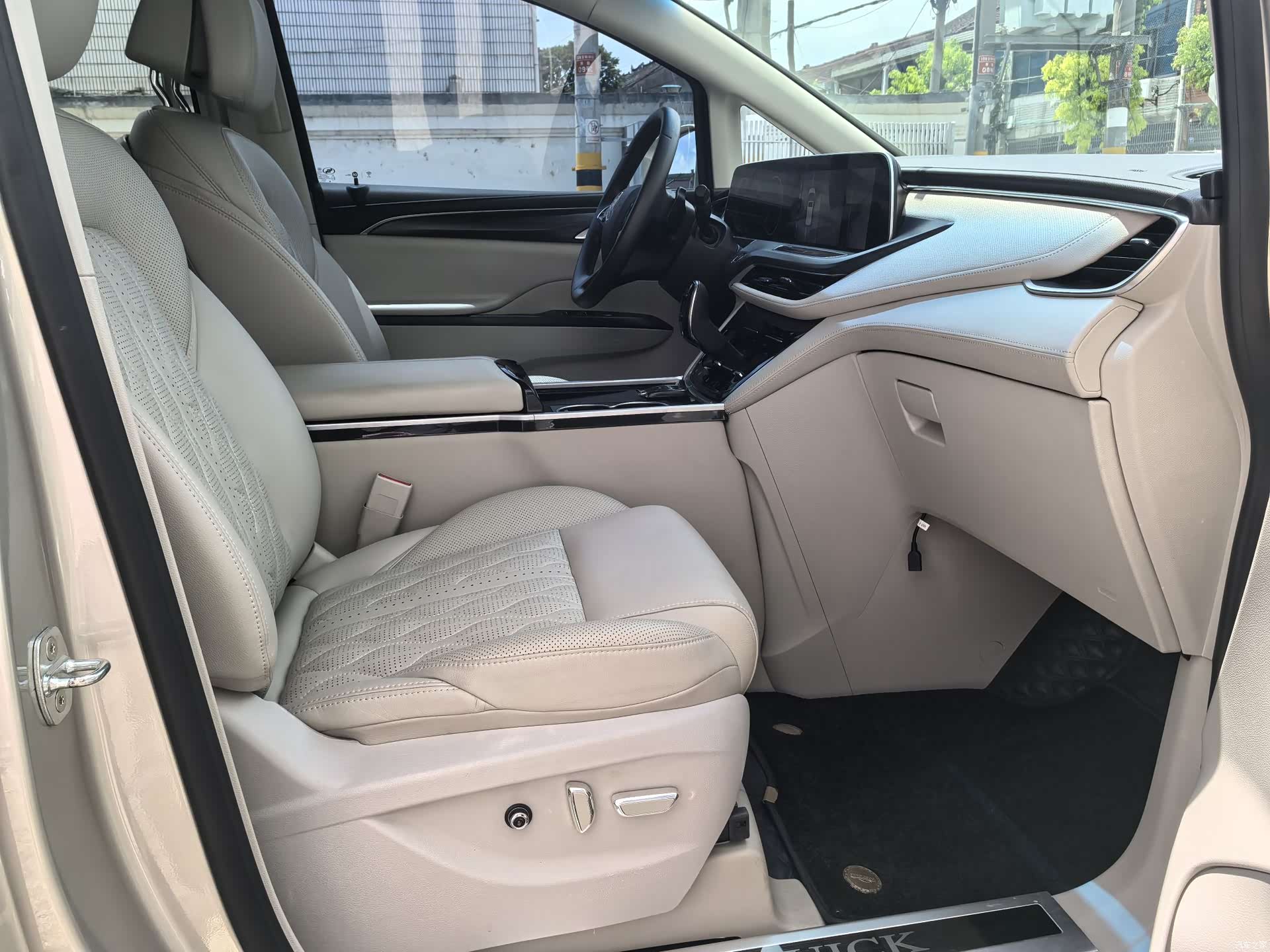 Buick GL8, 2021 11