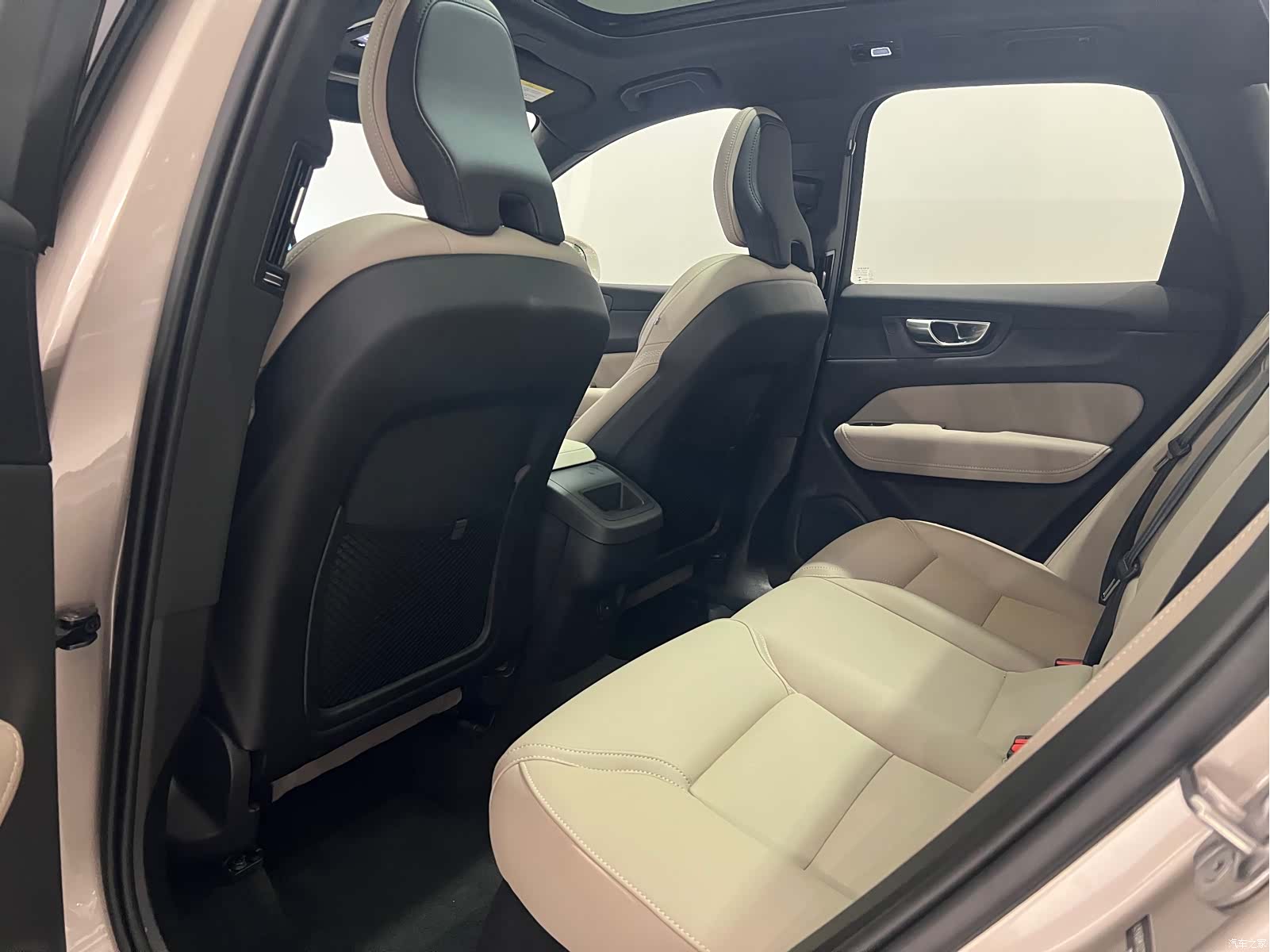 Volvo XC60, 2025 8