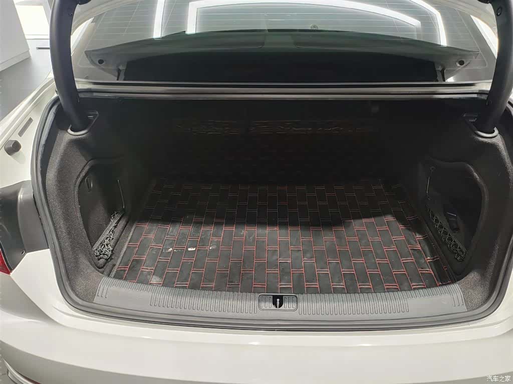 Audi A4L, 2020 9