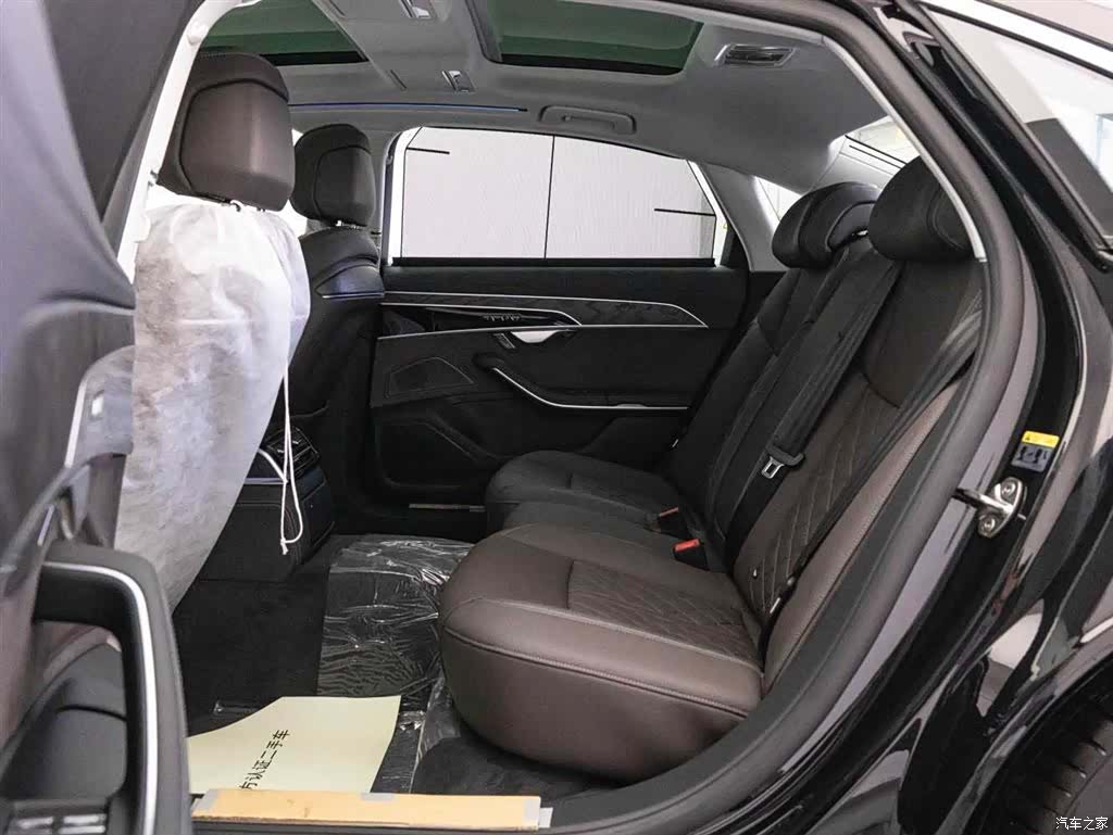 Audi A8L, 2025 8