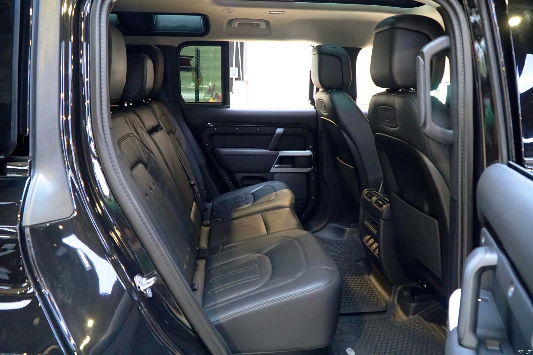 Land Rover Defender, 2022 10