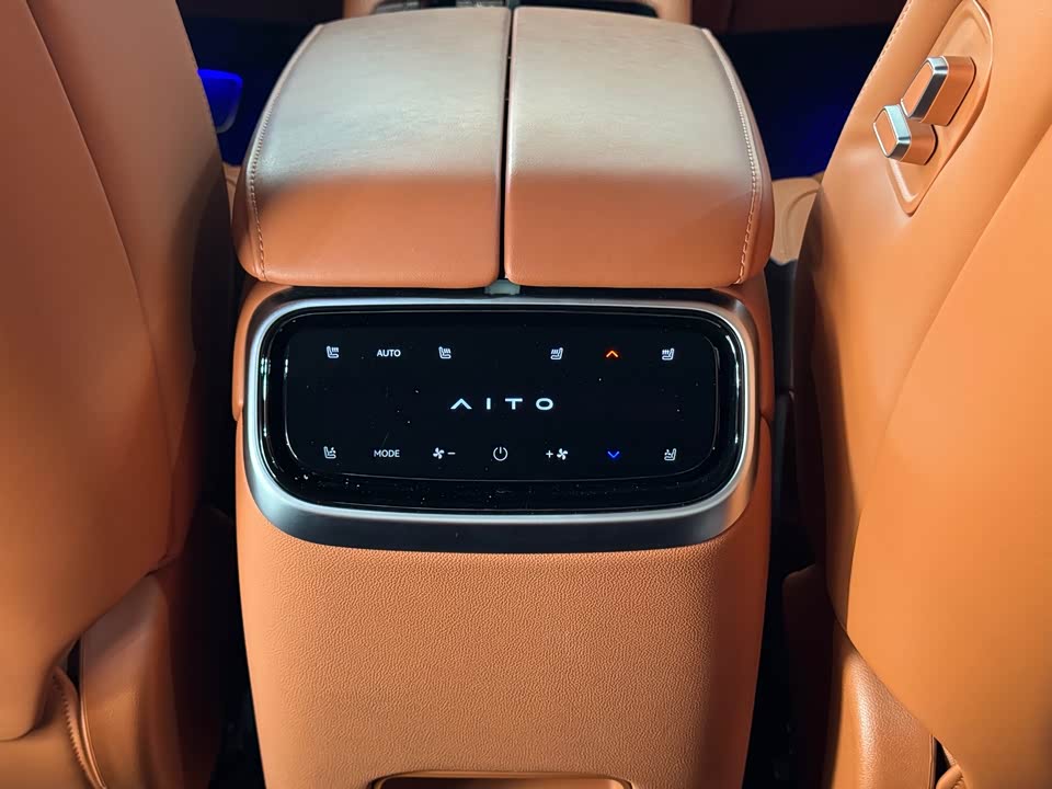 AITO Ask the world M7