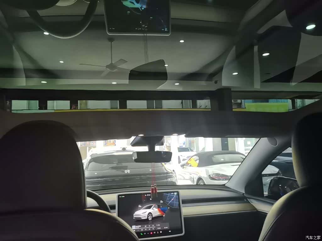 Tesla Model Y, 2023 18