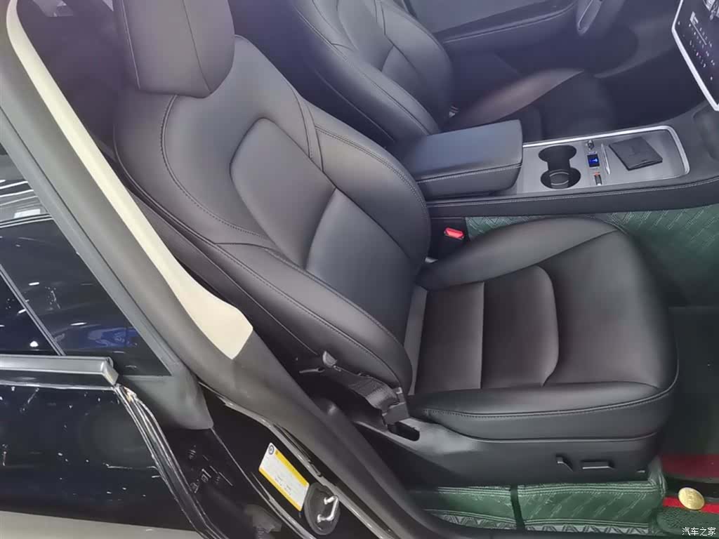 Tesla Model Y, 2023 25