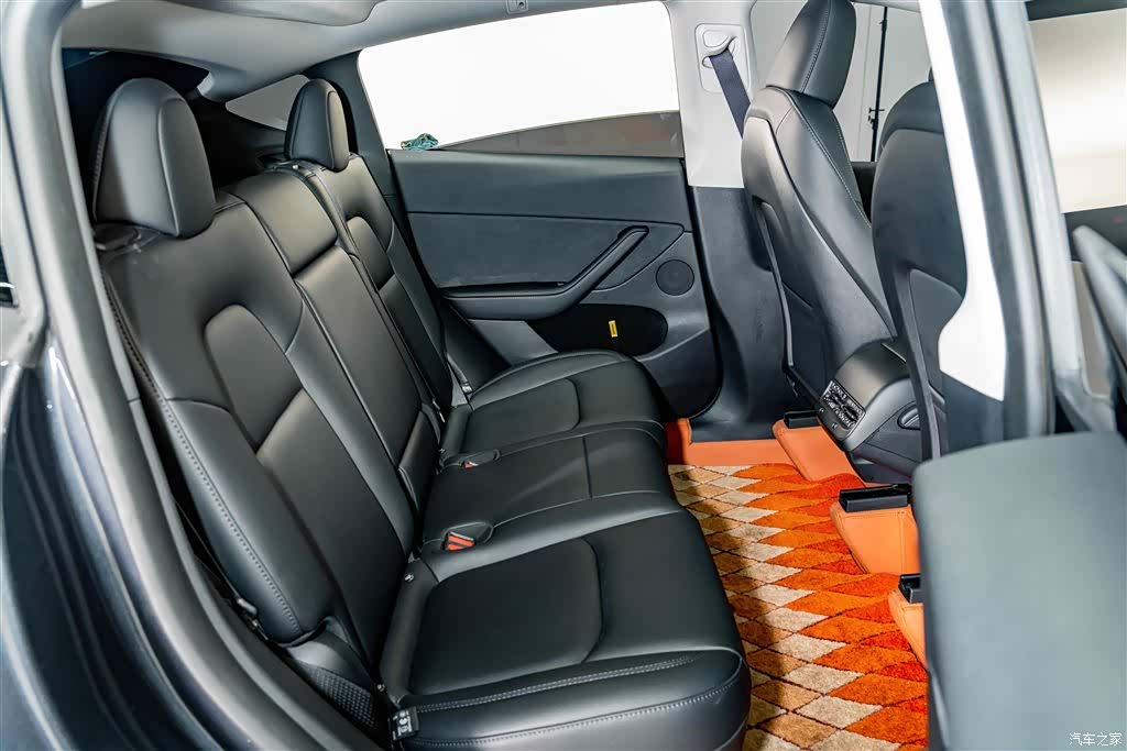Tesla Model Y, 2025 21