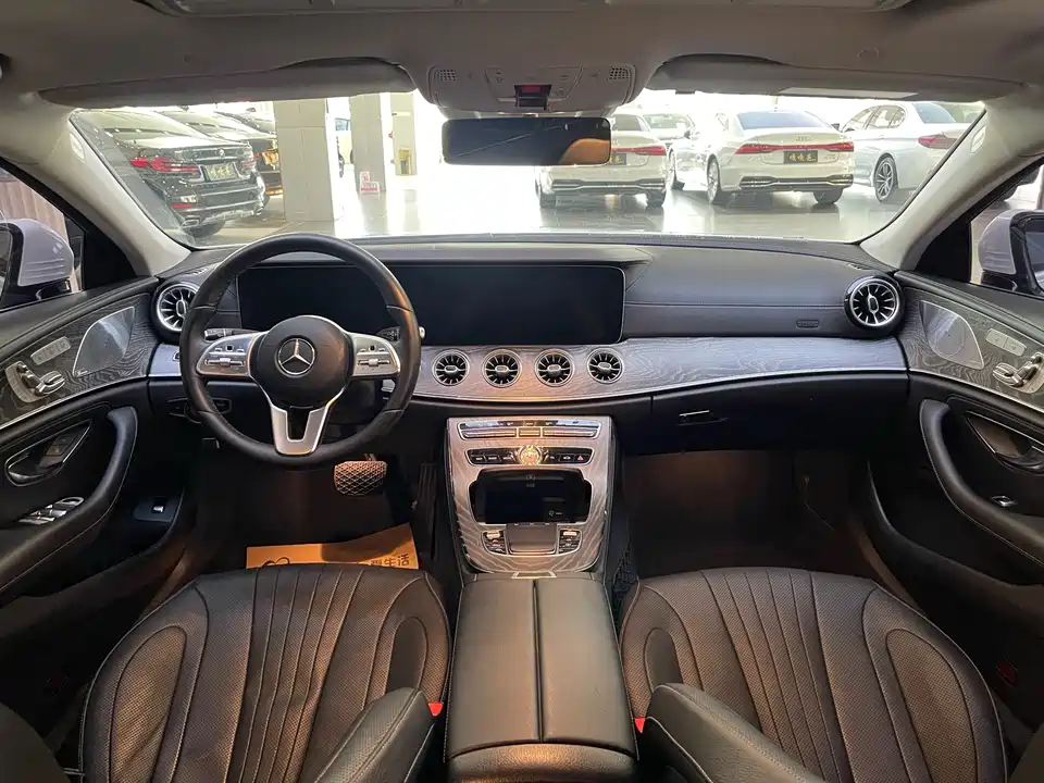 Mercedes-Benz CLS Mercedes-Benz CLS