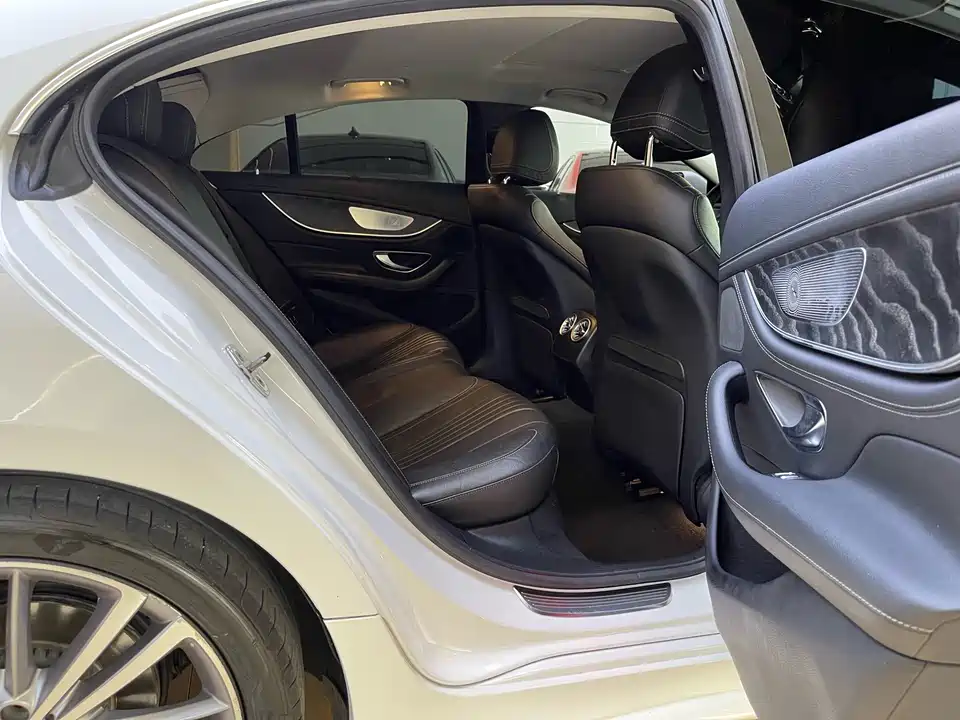 Mercedes-Benz CLS Mercedes-Benz CLS