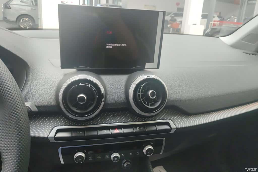 Audi Q2L, 2026 13