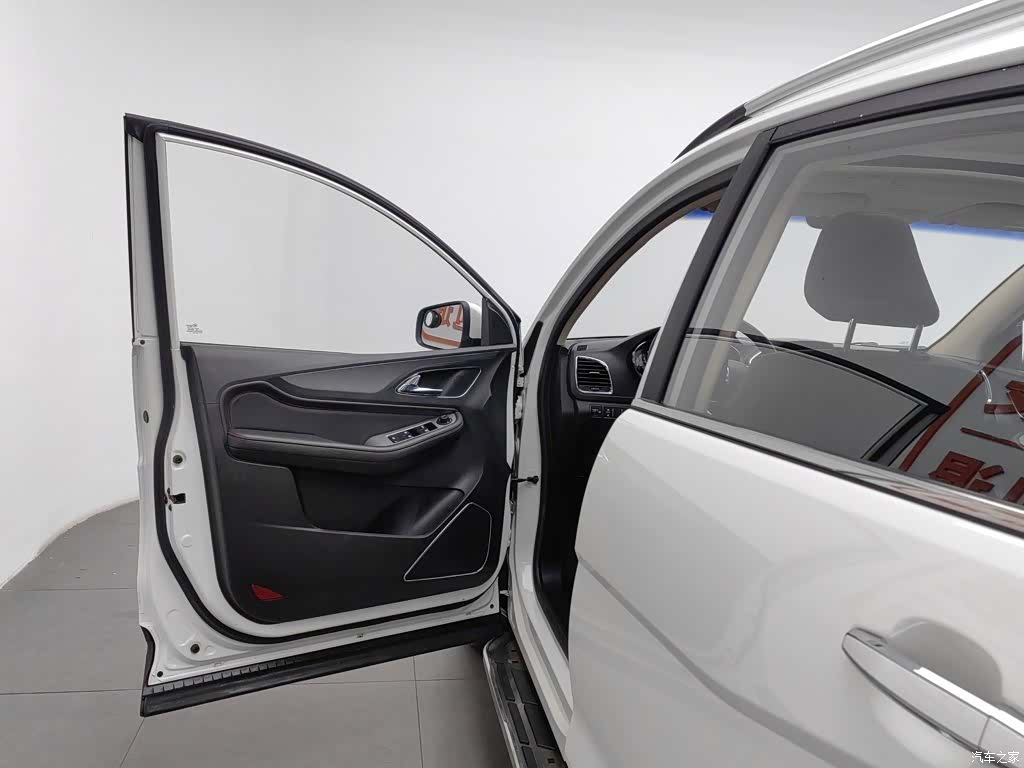 Wuling 560, 2015 8
