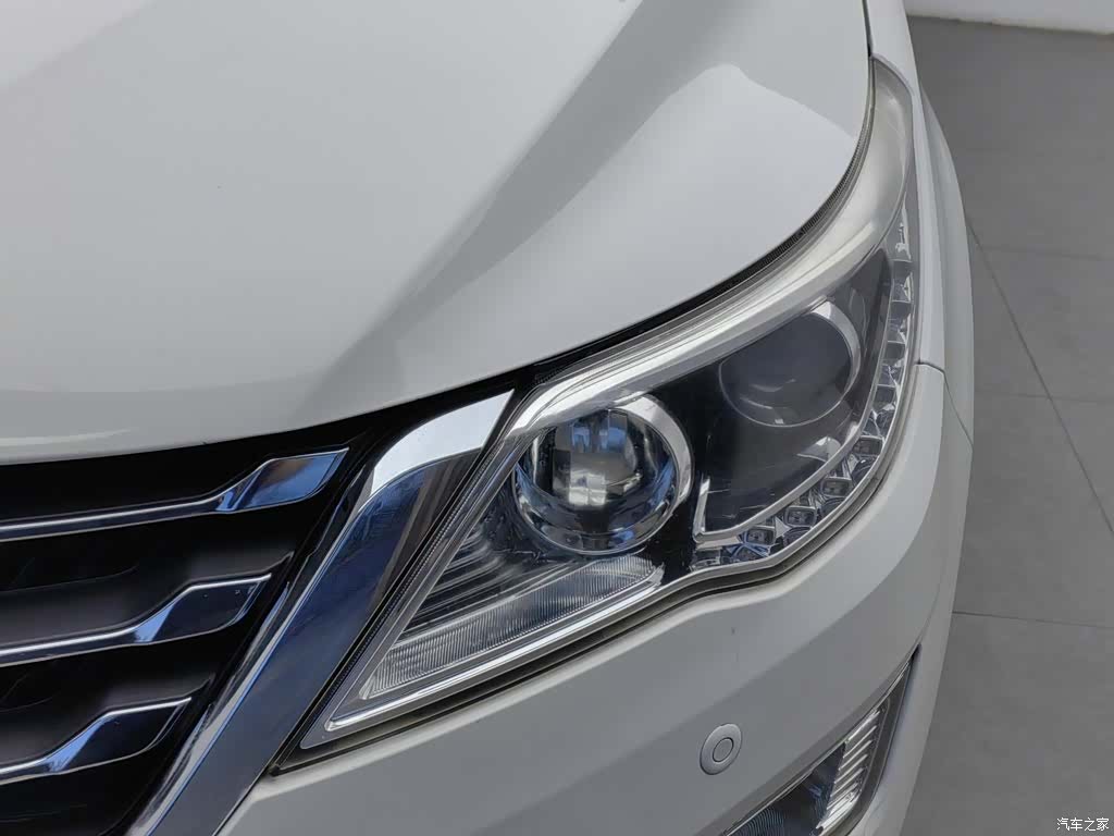 Wuling 560, 2015 7
