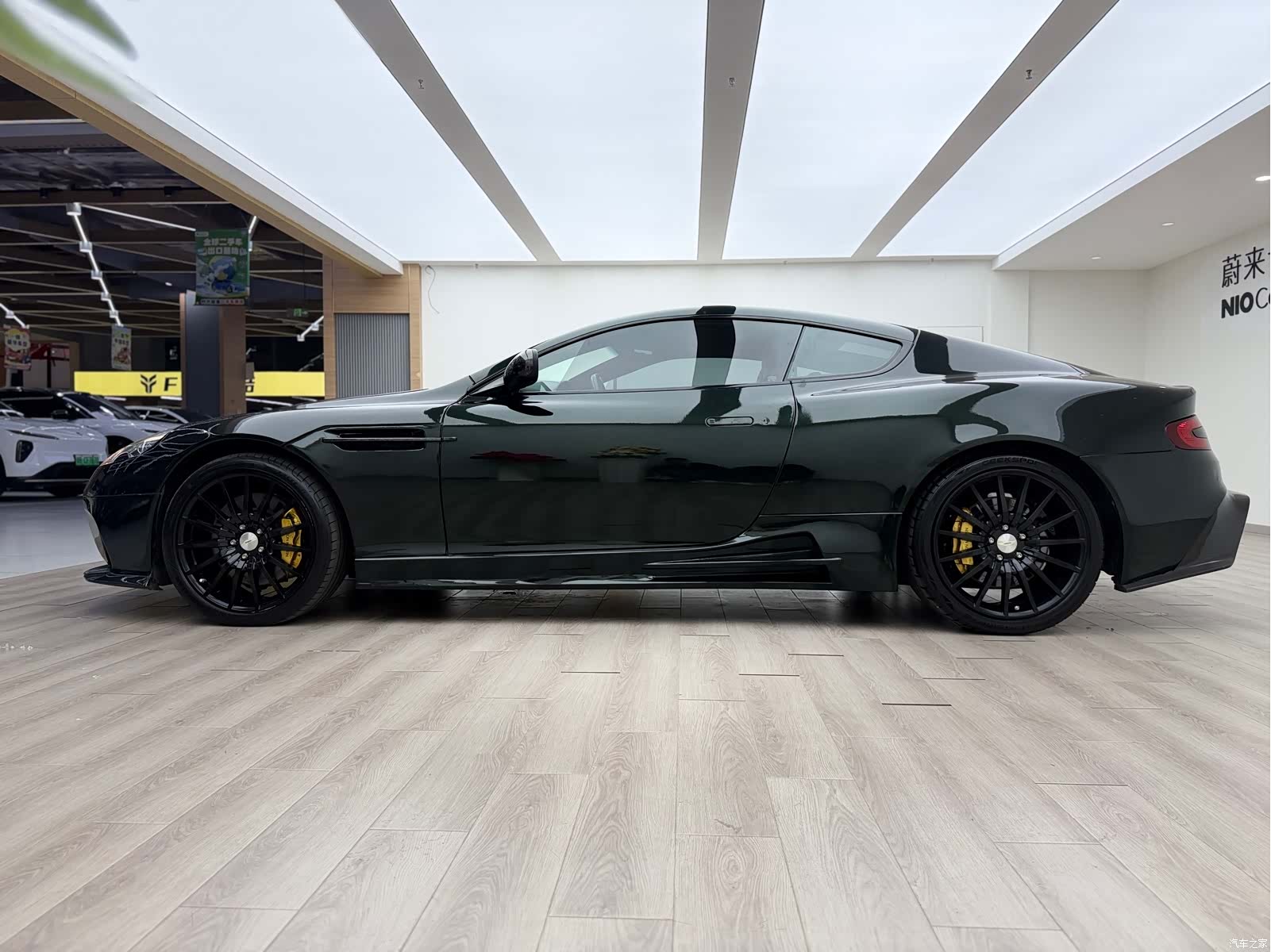 Aston Martin DB9, 2011 3